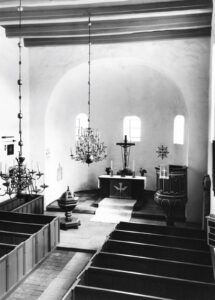 Kirche, Blick zum Altar (von der Orgelempore aus), Foto: Ernst Witt, Hannover, vor 1970