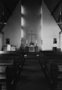 Kirche, Blick zum Altar, 1980