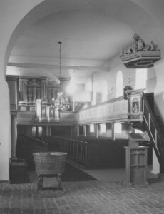 Hittfeld Kirche Innenraum Blick zur Orgel