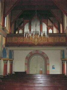 Kapern, Kirche, Innenraum, Blick zur Orgel