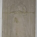 Kolborn, Kapelle, innen, Grabstein