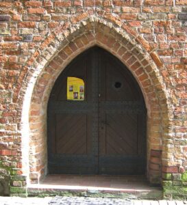 Plate, Kirche, Außenansicht, Portal