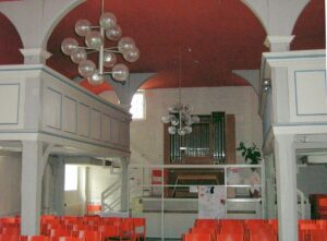 Restorf, Kirche, Innenraum, Blick zur Orgel