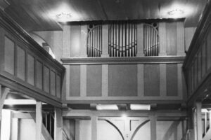 Restorf, Kirche, Innenraum, Blick zur Orgel