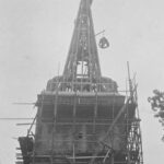 Wremen, Kirche, Außenansicht, Turmhelm im Bau, Richtfest