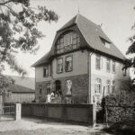 Sittensen Pfarrhaus Straßenseite P. Rudolf Weber und Familie